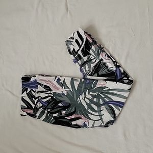 Floral Calvin Klein size medium performance leggings 7/8 length